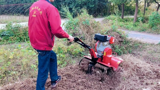 186F Ντίζελ κινητήρας τετρακίνητος Μίνι Power Tiller Cultivator για την αποδοτικότητα των γεωργικών εκμεταλλεύσεων